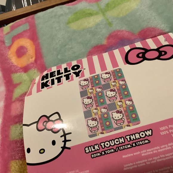 Hello Kitty blanket - Picture 2 of 3